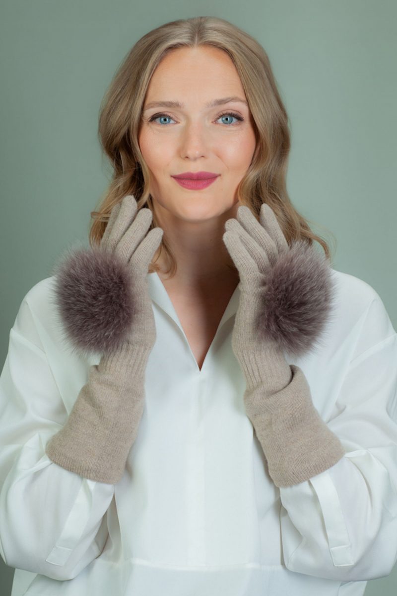 beige cashmere wool gloves with brown fox fur decoration