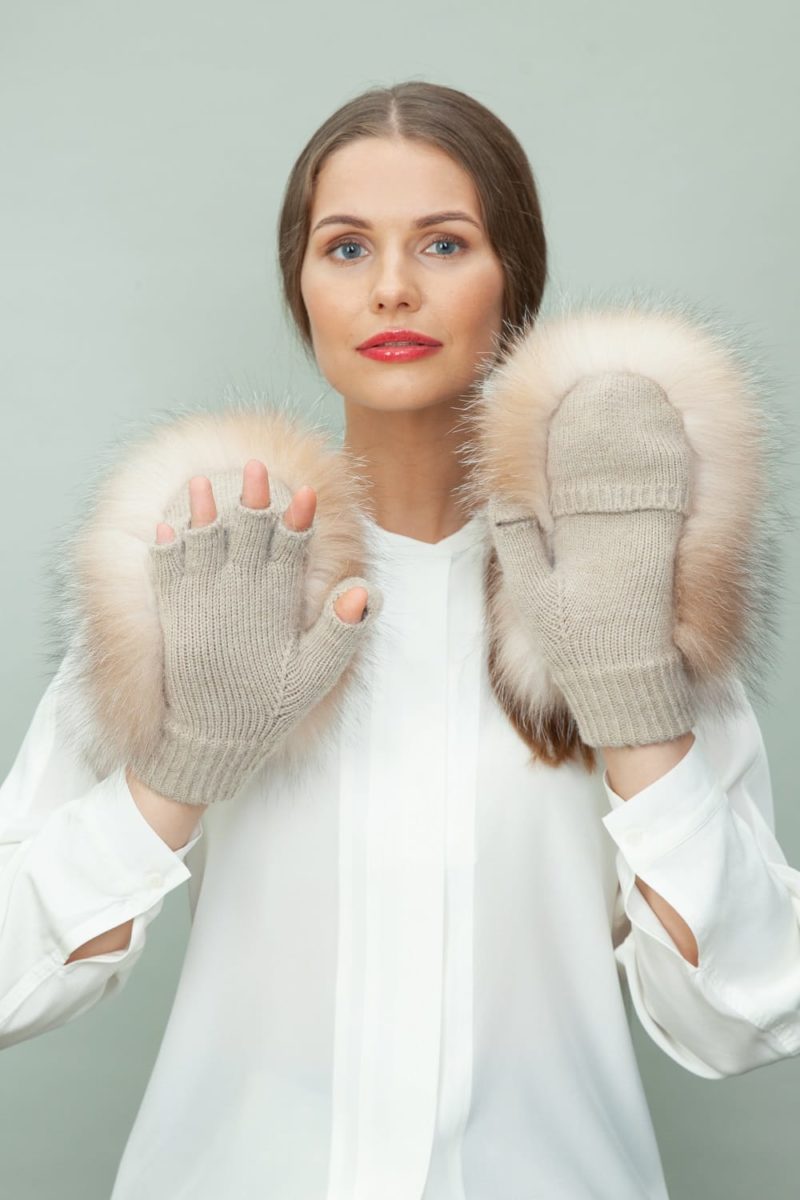 beige wool mittens with golden fox fur